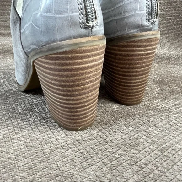 DV8 Dolce Vita Shai Women’s size 7 Grey Suede & Mixed Material Heeled Bootie EUC - Picture 11 of 16